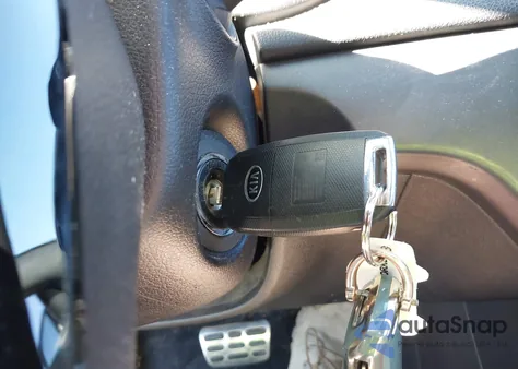 2020 Kia Sportage S z USA, uszkodzony, nr VIN KNDP63AC3L7708911